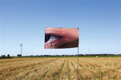 胡為一在尤倫斯當(dāng)代藝術(shù)中心展覽作品。